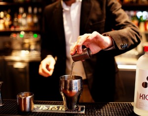 Bartender al lavoro
