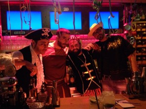 Il team del Banana Republic in perfetto stile carnevale