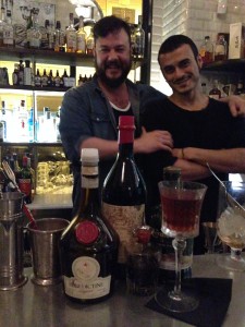 Patrick Pistolesi dietro al banco del Caffé Propaganda