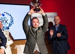 Walter Gosso solleva il trofeo