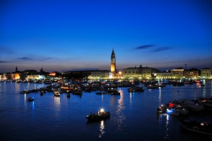 La bellezza di Venezia di notte