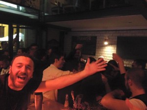Francesco Pirineo scatenato durante la serata