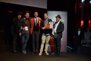 Da sinistra: tra i presentatori Stefano Nincevich e Dom Costa, Stefano Di Dio (Oscar 697 sponsor del premio), Stefano Agostino 2° classificato (The Doping Club, Milano), il vincitore Michele Zilio (Rita & Cocktail, Milano).