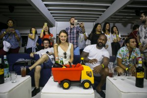 Il punch servito in un camioncino giocattolo
