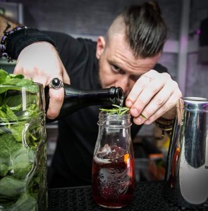 Barman all'opera per la Milano Pisco Week