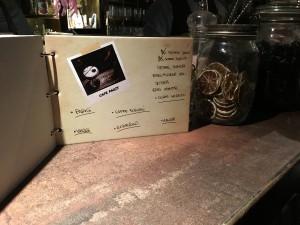 Una pagina del menu con il cafe Paris