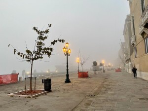 Venezia sotto la nebbia
